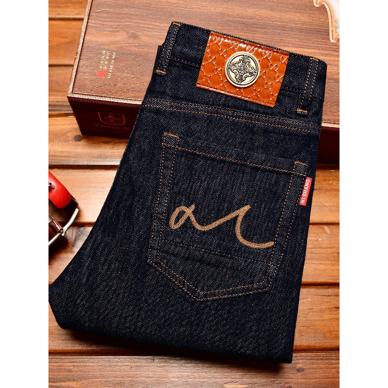 Męskie jeansy w kolorze głębok – Levis Jeans 501 recenzja i cena