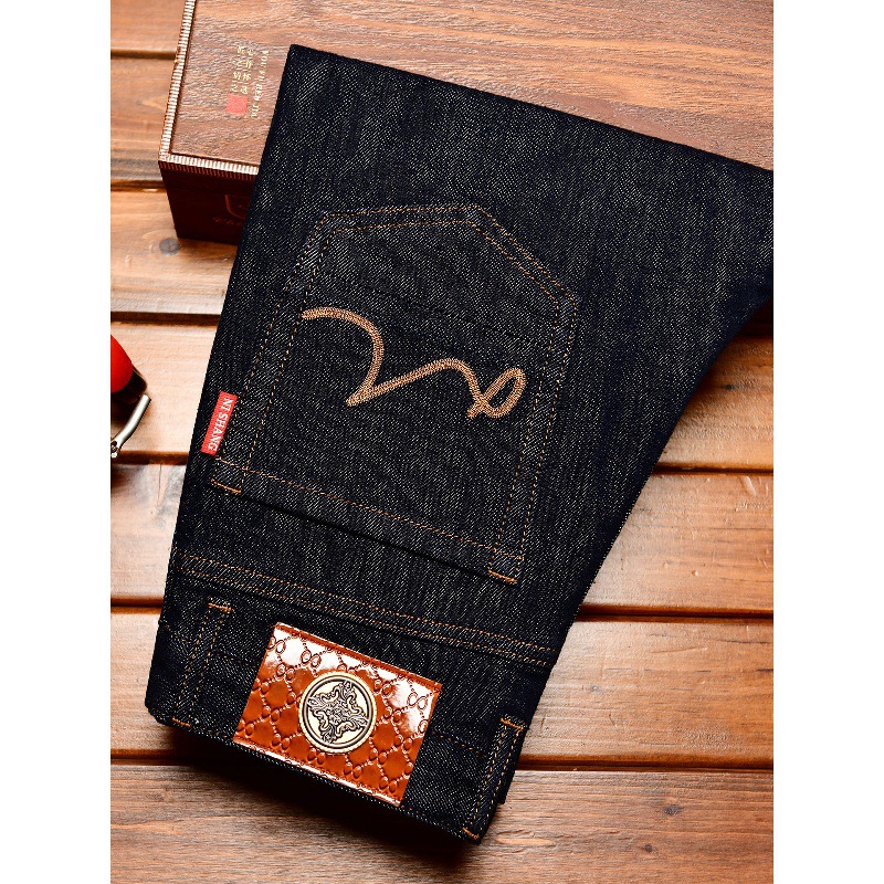 Męskie jeansy w kolorze głębok – Levis Jeans 501 recenzja i cena